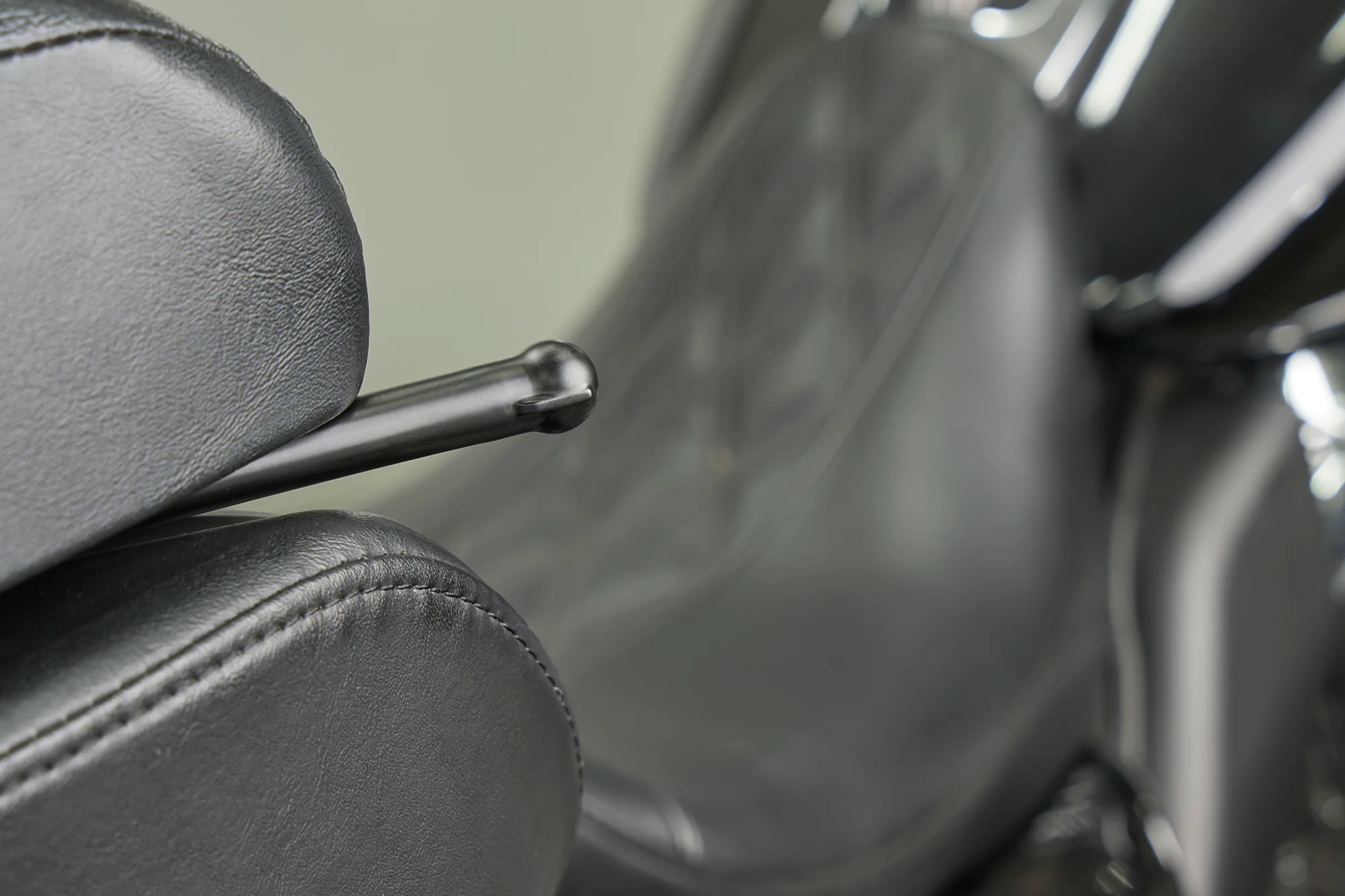 GEN 2 Passenger Ball Mount for H-D Tour-Pak - Image 3