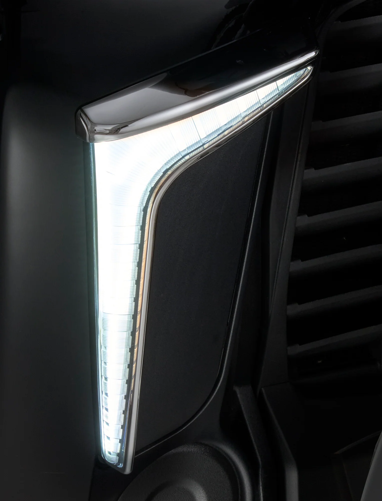 Fang® Lower Fairing Lights for Indian Pursuit - Image 5