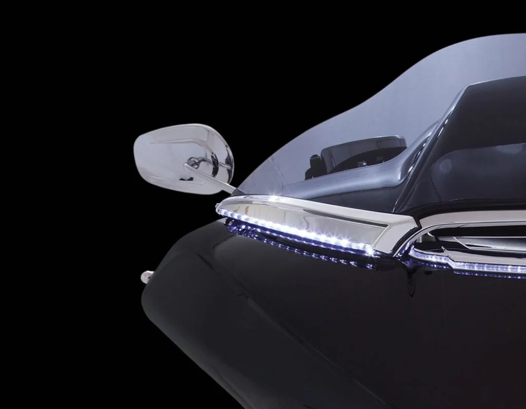 Horizon LED Lighted Windshield Trim for Road Glide - Image 4