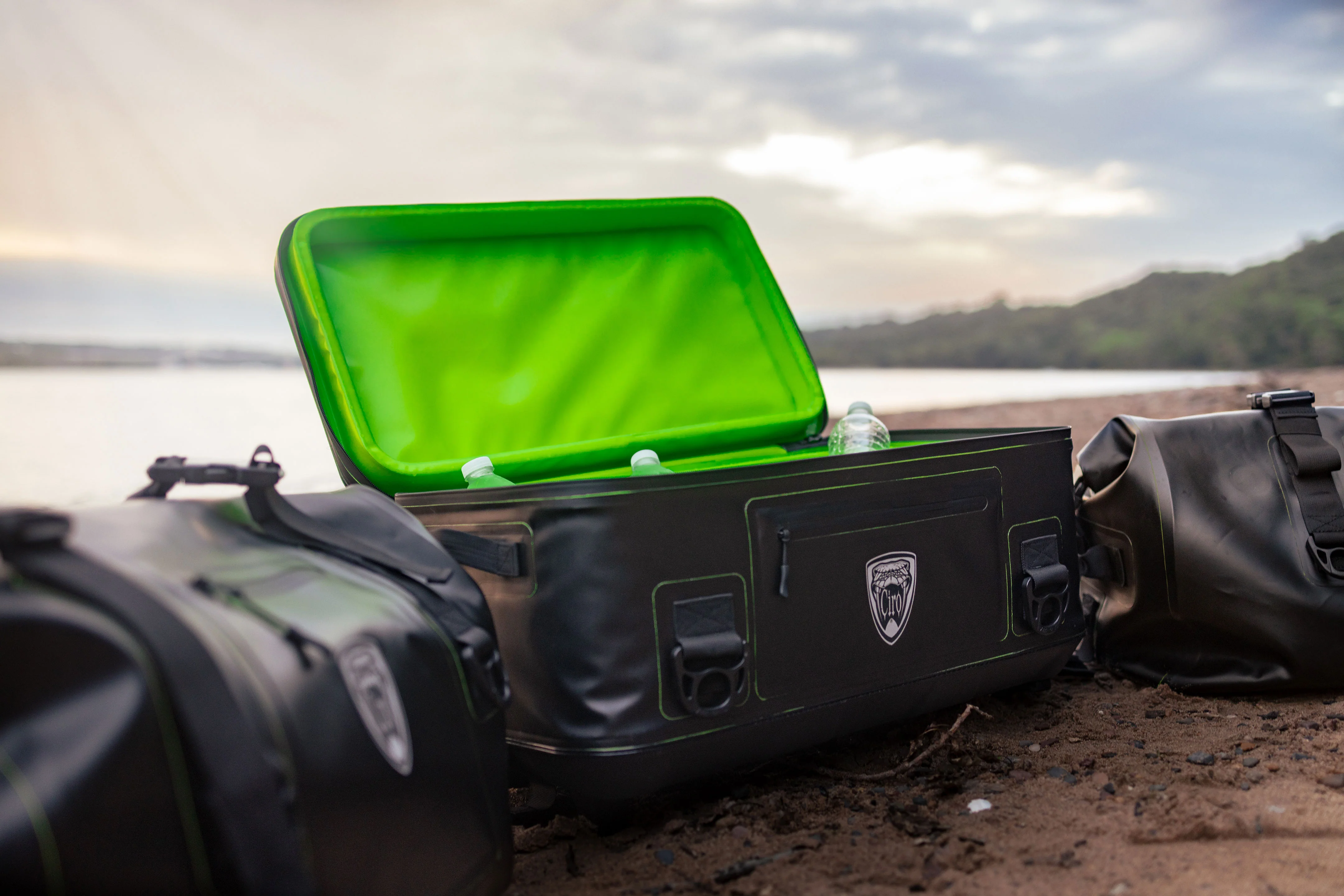 DRYFORCE® Quick Release Waterproof Cooler for H-D Luggage Rack - Image 21